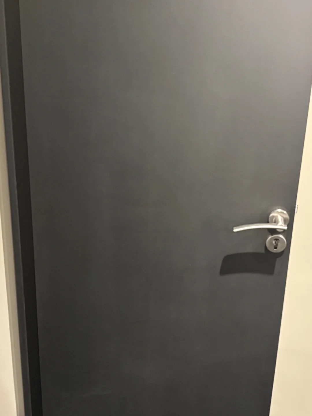 Après : porte et points de contact