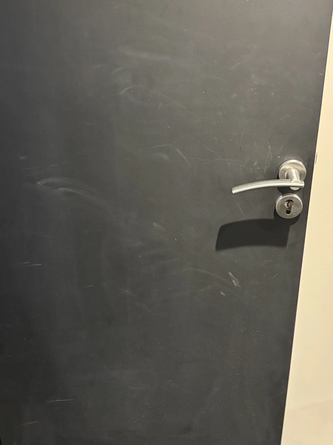Avant : porte et points de contact